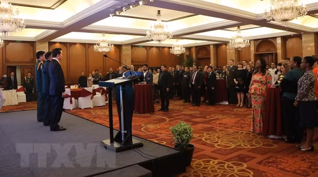Tham dự buổi lễ có khoảng 200 khách mời là đại sứ, đại diện các phái bộ ngoại giao và đại diện cơ quan tùy viên quốc phòng các nước. (Ảnh: Huy Lê/TTXVN)