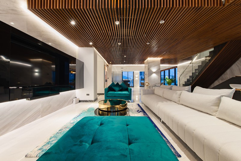 Màu sắc ghế sofa hòa lẫn với tông màu của đá cẩm thạch. Màu sắc ghế sofa hòa lẫn với tông màu của đá cẩm thạch.
