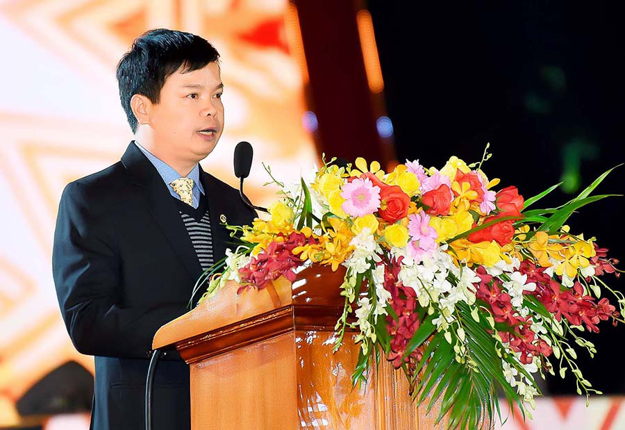 Tại buổi lễ, Chủ tịch UBND TP. Pleiku Nguyễn Hữu Quế đã khái lược về lịch sử 90 năm hình thành và phát triển của đô thị Pleiku. Ảnh: Đ.T