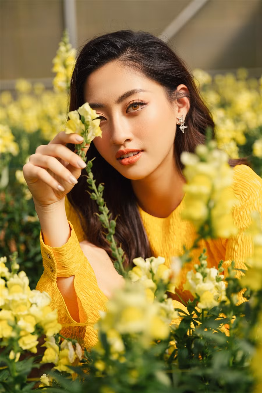 Sau đó cô đã nhanh chóng cùng ekip đi đến nhiều địa điểm khác để ghi hình cho chuỗi hoạt động của mùa lễ hội. Cô chia sẻ kỷ niệm đáng nhớ nhất của mình tại Đà Lạt là dịp được gặp gỡ và giao lưu cùng những người con của thành phố ngàn hoa sau một ngày làm việc. Ảnh: SV. 