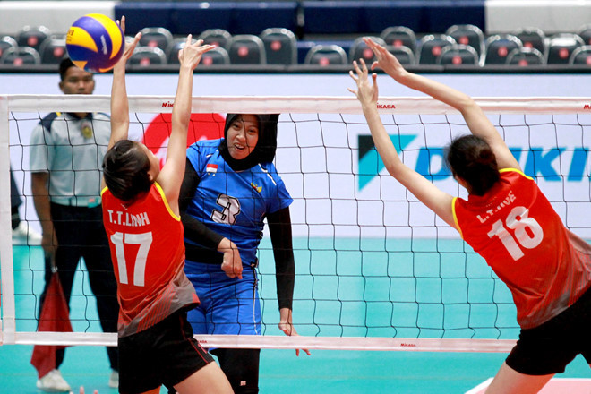 Việt Nam (áo đỏ) có 2 chiến thắng nghẹt thở, vào chung kết SEA Games - Ảnh: Phương Nghi Việt Nam (áo đỏ) có 2 chiến thắng nghẹt thở, vào chung kết SEA Games - Ảnh: Phương Nghi