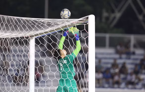 Pha bóng dẫn đến sai lầm của Bùi Tiến Dũng - Ảnh: NGUYÊN KHÔI Pha bóng dẫn đến sai lầm của Bùi Tiến Dũng - Ảnh: NGUYÊN KHÔI