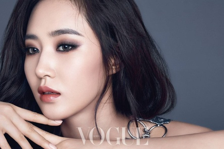 Yuri đẹp đỉnh cao trên tạp chí Vogue. Ảnh: ST