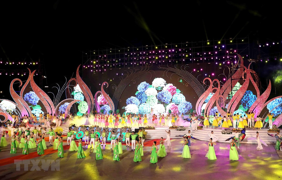 Các tiết mục nghệ thuật đặc sắc trong đêm khai mạc lễ hội. (Ảnh: Nhật Anh/TTXVN)