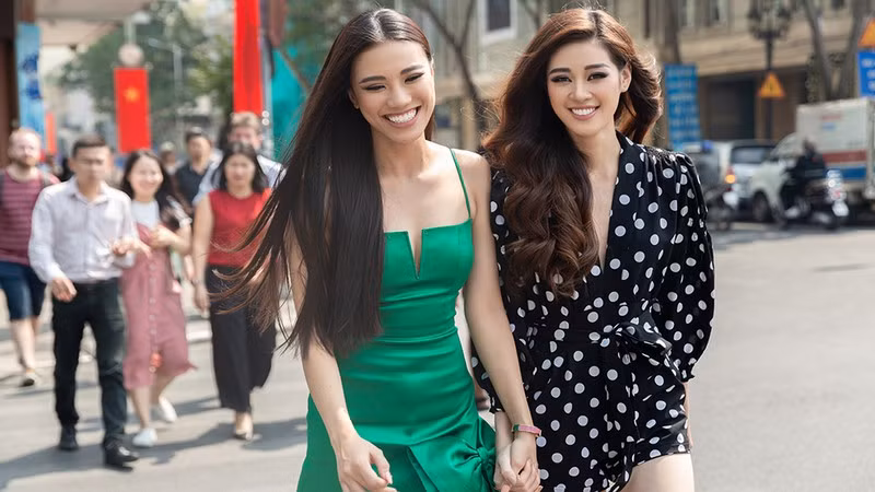 Á hậu Kim Duyên cũng đồng quan điểm, cô cho biết bản thân cũng là người từ Cần Thơ lên thành phố làm việc, nên cô hiểu những nỗi niềm, trăn trở mà những người như cô đang trải qua. Á hậu Kim Duyên cũng đồng quan điểm, cô cho biết bản thân cũng là người từ Cần Thơ lên thành phố làm việc, nên cô hiểu những nỗi niềm, trăn trở mà những người như cô đang trải qua.