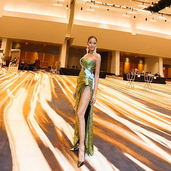  Đem số lượng quần áo “khổng lồ”, fan hoàn toàn có thể yên tâm với outfit hằng ngày của người đẹp.