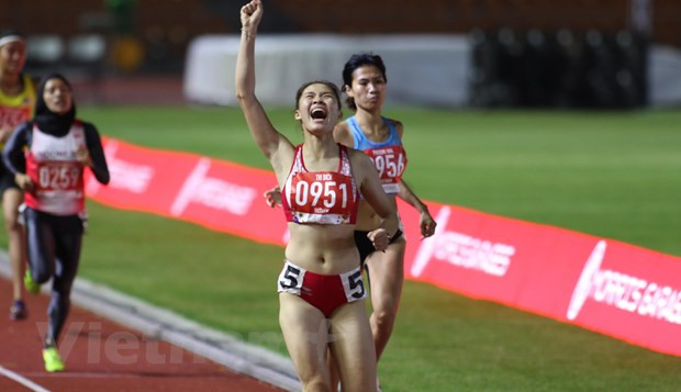  Đinh Thị Bích giành huy chương Vàng nội dung chạy 800m nữ. (Ảnh: Vietnam+)