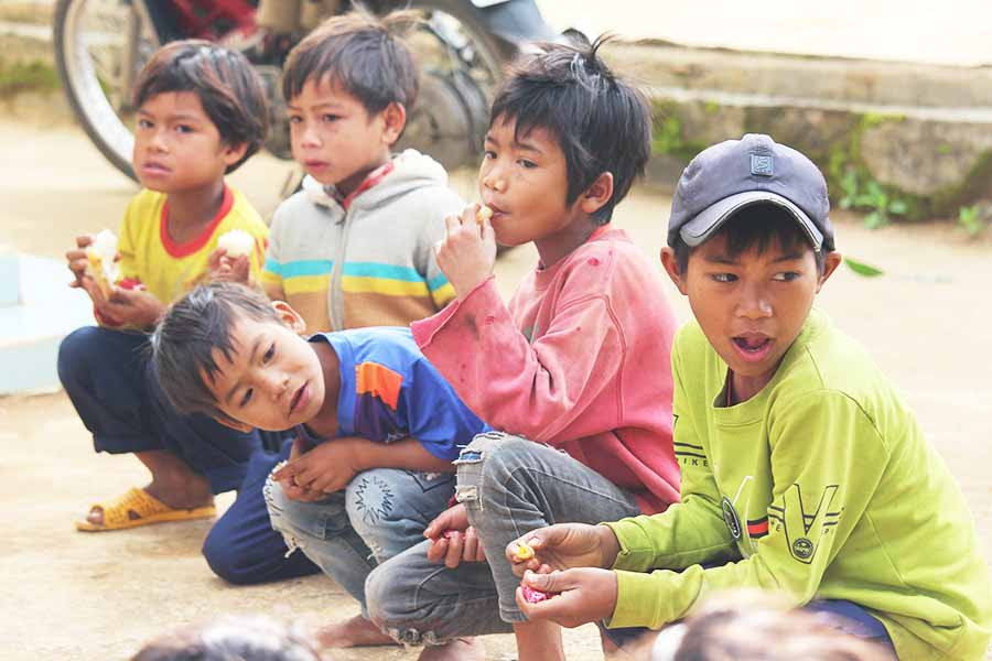 Học sinh ở điểm trường Đê Kôn. Ảnh: H.S