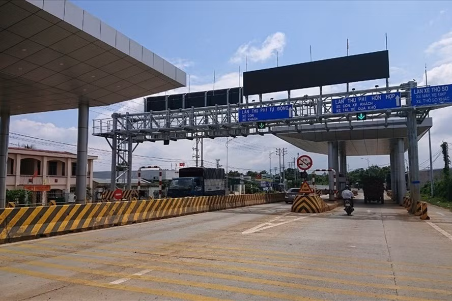 Sau khi chốt phương án giảm giá, chủ đầu tư sẽ thu phí BOT Quốc lộ 26 từ ngày 16.12. Ảnh: HL