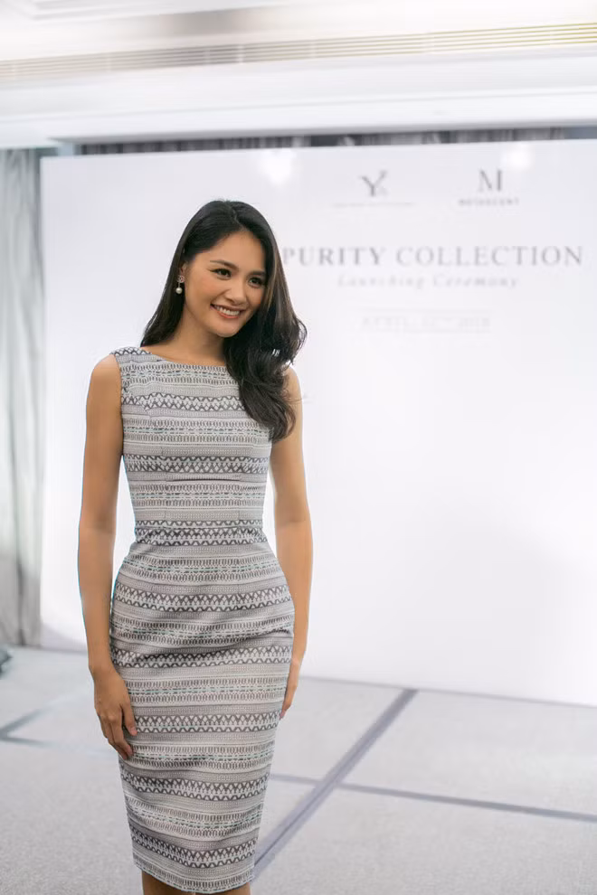 Hoa hậu Hương Giang là một trong những người đẹp Việt đạt thành tích cao tại cuộc thi Miss World 2009. Cô sở hữu chiều cao 1,8m, số đo hình thể 86-61-92. Thời điểm mới tham gia cuộc thi, người đẹp Hải Phòng không được đánh giá cao. Tuy nhiên, cô lại bất ngờ tỏa sáng với loạt thành tích ấn tượng như Á hậu 1 phần thi Top Model, Top 12 vòng thi Hoa hậu biển… Đồng thời, đại diện Việt Nam cũng được gọi tên vào Top 16 chung cuộc -Ảnh: TL