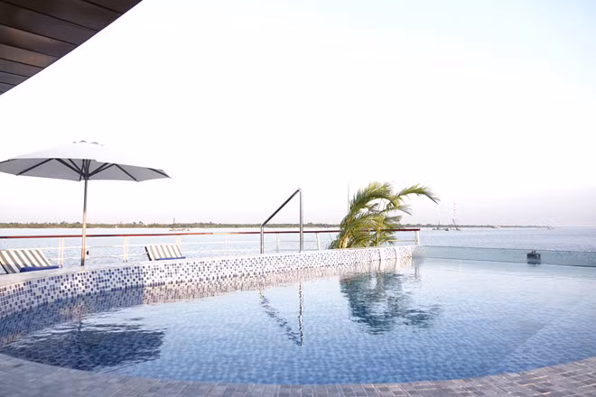  Hồ bơi trên tàu - Ảnh Đình Tuyển