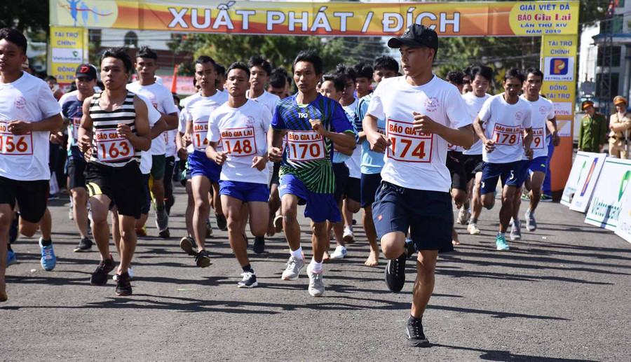 Các vận động viên tham gia tranh tài tại giải. Ảnh: Hà Phương