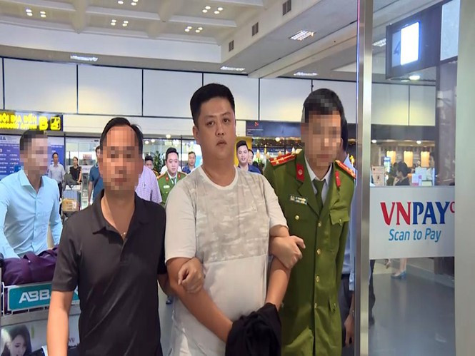 Đối tượng cầm đầu nhóm lừa đảo, chiếm tài sản bị cảnh sát bắt giữ. Ảnh: Công an tỉnh Phú Thọ cung cấp. Đối tượng cầm đầu nhóm lừa đảo, chiếm tài sản bị cảnh sát bắt giữ. Ảnh: Công an tỉnh Phú Thọ cung cấp.