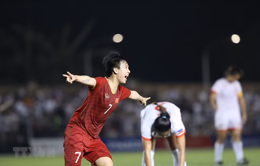  Tuyết Dung ăn mừng sau khi góp công giúp tuyển nữ Việt Nam vào chung kết. (Ảnh: Hoàng Linh/TTXVN)