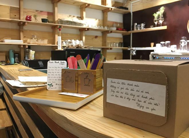  Trà và cà phê thơm ngon nhưng sẽ được trả tiền dựa trên sự hạnh phúc và hài lòng của khách - Ảnh: Nữ Vương