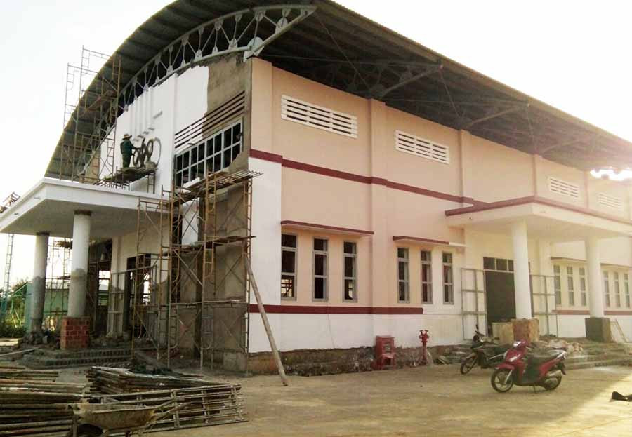  Nhà đa năng của Trường THCS Lê Quý Đôn đang trong giai đoạn hoàn thành. Ảnh: N.S