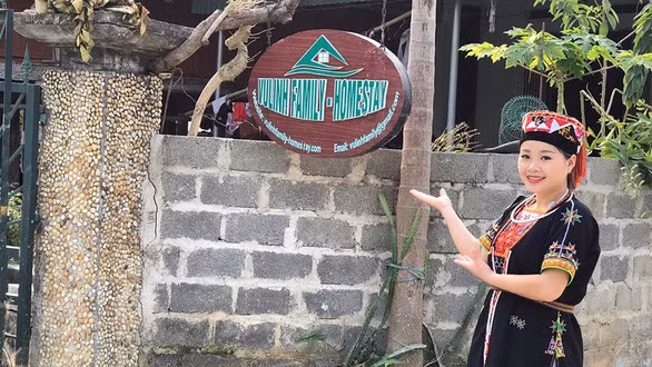 Lý Thị Sam Sung đứng ra thành lập tổ hợp tác phát triển kinh tế du lịch cộng đồng thôn Ngòi Tu - Ảnh: VĂN HOÀN