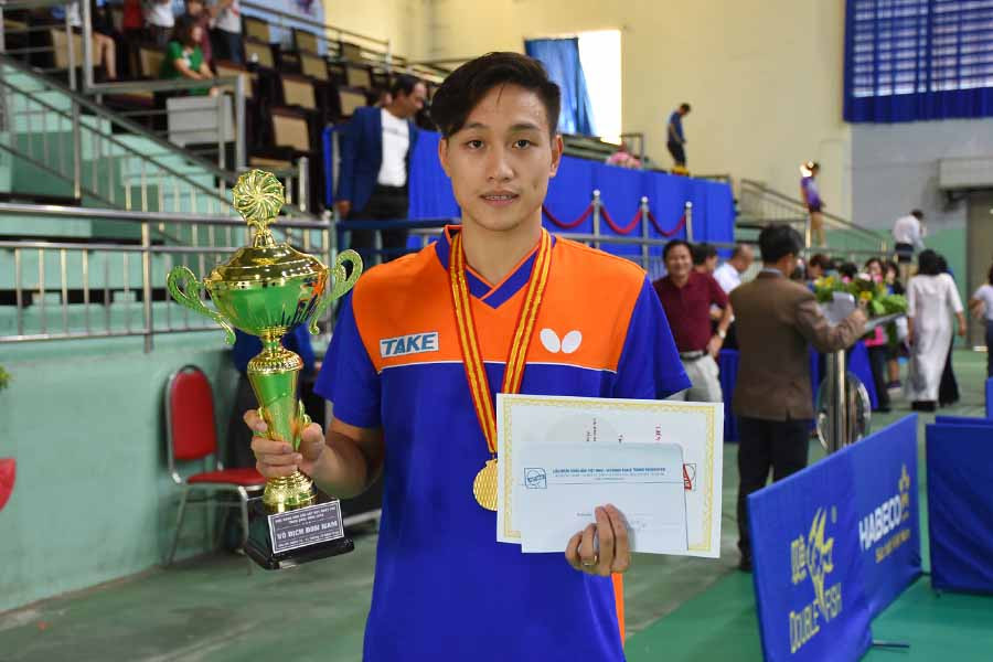 Ở nội dung đơn nam, Nguyễn Anh Tú vượt qua Tạ Hồng Khánh với tỷ số 4-1 để giành huy chương vàng. Ảnh: Hà Phương