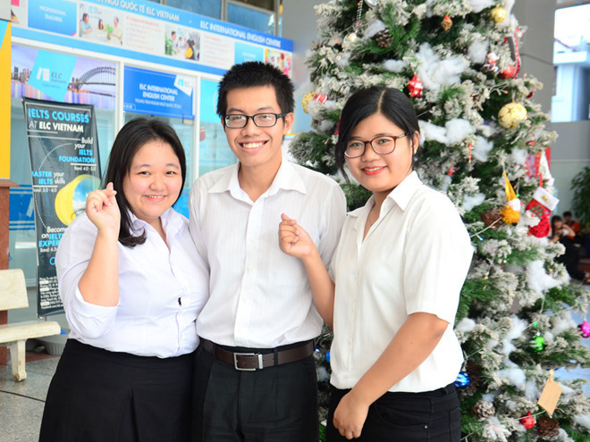 Từ trái sang: Trân, Bảo, Thư, nhóm tác giả của nghiên cứu - Ảnh: Nữ Vương  Từ trái sang: Trân, Bảo, Thư, nhóm tác giả của nghiên cứu - Ảnh: Nữ Vương