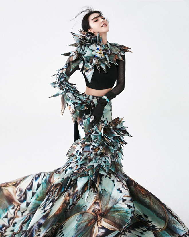 Năm 2019 được xem là một năm khá yên lặng của “nữ hoàng thị phi” xứ Trung khi cô mất hút trên màn ảnh trong nước vì bê bối trốn thuế khiến cả sự nghiệp chao đảo. Mỹ nhân sinh năm 1981 thỉnh thoảng xuất hiện tại một vài sự kiện của làng giải trí và dành nhiều thời gian lo cho việc kinh doanh riêng - ẢNH: HARPER'S BAZAAR