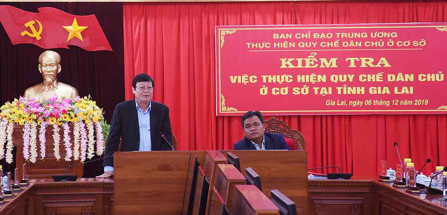  Đồng chí Hà Ngọc Anh-Phó Trưởng ban Dân vận Trung ương, Phó Trưởng ban Thường trực Ban chỉ đạo Trung ương thực hiện Quy chế dân chủ ở cơ sở phát biểu chỉ đạo tại buổi làm việc. Ảnh: M.N