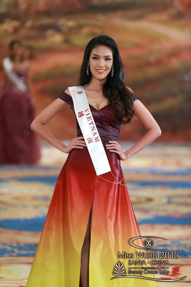  Lan Khuê là người đẹp sở hữu thành tích cao nhất của Việt Nam tại đấu trường Miss World khi vào Top 11 nhờ bình chọn của khán giả vào năm 2015. Năm đó, cuộc thi được tổ chức tại Trung Quốc. Đại diện Việt Nam sở hữu chiều cao 1,76m, số đo ba vòng 84-60-88, từng đăng quang cuộc thi Hoa khôi Áo dài 2015. Bên cạnh thành tích Top 11 chung cuộc, chân dài còn nhận giải Trang phục dạ hội đẹp nhất - Ảnh: TL