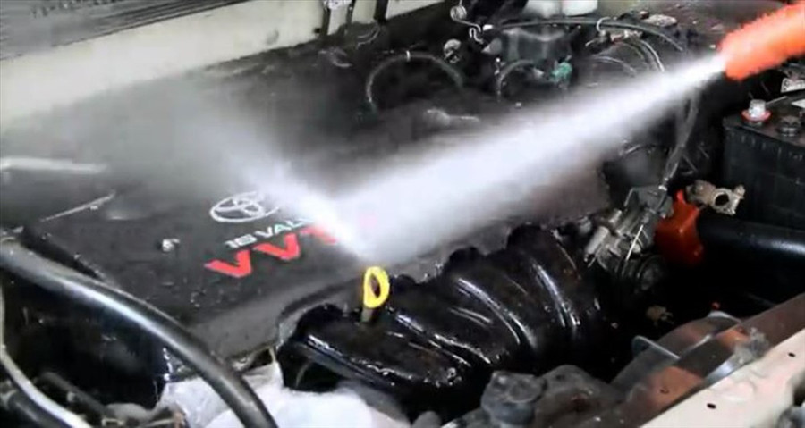 Hệ thống điện ẩm ướt cũng là nguyên nhân khiến xe bị trục trặc, chết máy giữa đường. Ảnh ST. Hệ thống điện ẩm ướt cũng là nguyên nhân khiến xe bị trục trặc, chết máy giữa đường. Ảnh ST.