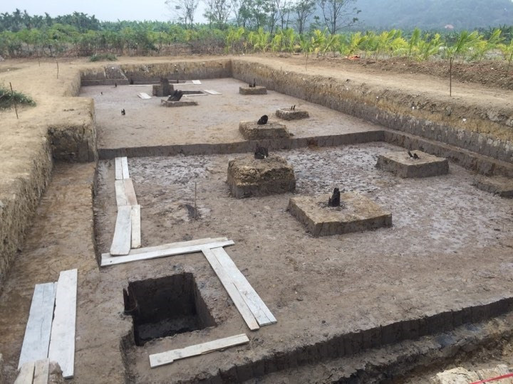 Ngoài 27 cọc được tìm thấy trong đợt khai quật này, còn nhiều cọc khác được người dân tìm thấy từ trước đó nhiều năm. Ảnh PV