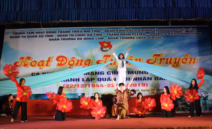  Tiết mục Biết ơn Võ Thị Sáu của đơn vị Thành Đoàn Pleiku. Ảnh: Phan Lài 