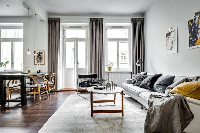 Bước vào những căn hộ đó, dù có diện tích nhỏ hay rộng, người ta vẫn thấy toát lên sự thoáng đãng, lộng lẫy đến khó tả. Nối tiếp ngay bàn ăn là khu vực phòng khách xinh xắn được bài trí gọn ghẽ. Bước vào những căn hộ đó, dù có diện tích nhỏ hay rộng, người ta vẫn thấy toát lên sự thoáng đãng, lộng lẫy đến khó tả. Nối tiếp ngay bàn ăn là khu vực phòng khách xinh xắn được bài trí gọn ghẽ.