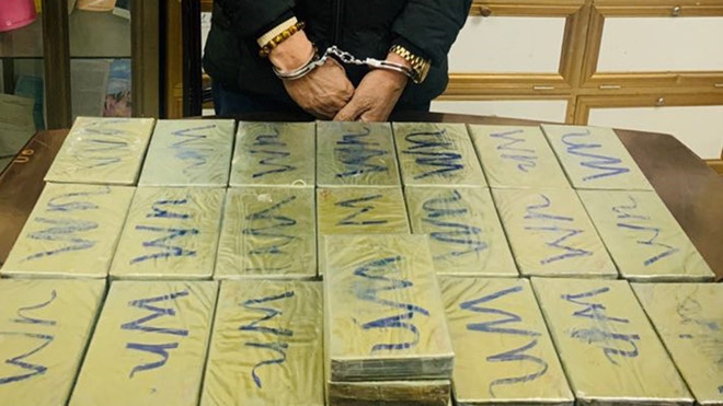 44 bánh heroin tang vật - Ảnh CTV