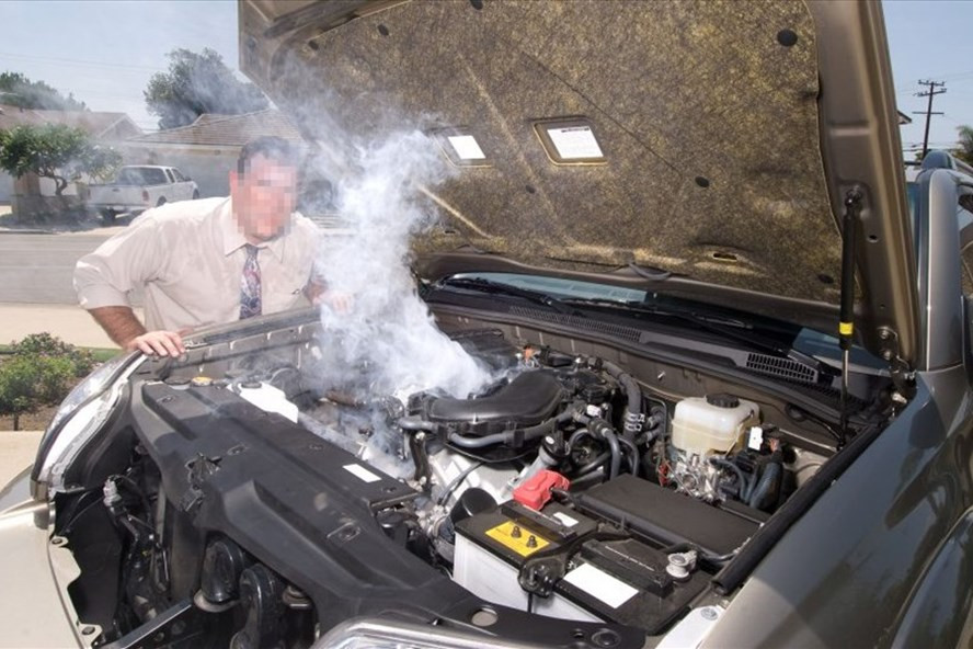 Ôtô bị chết máy đột ngột giữa đường sẽ khiến chủ xe gặp khá nhiều rắc rối. Ảnh ST. Ôtô bị chết máy đột ngột giữa đường sẽ khiến chủ xe gặp khá nhiều rắc rối. Ảnh ST.