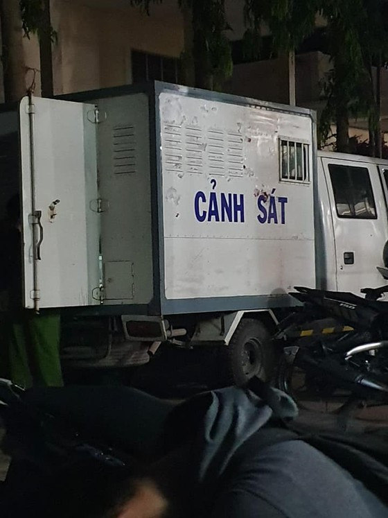 Xe lực lượng công an tại hiện trường. Xe lực lượng công an tại hiện trường.