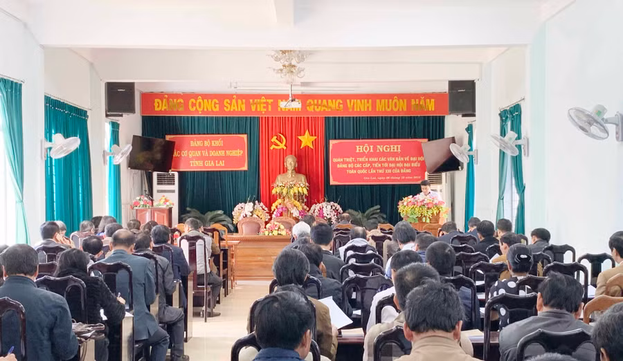 Đông đảo đại biểu tham dự hội nghị quán triệt các văn bản đại hội các cấp. Ảnh Phương Linh