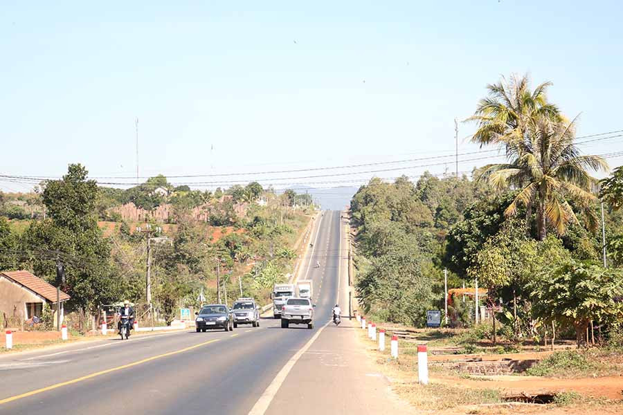  Quốc lộ 14, đoạn qua xã Hòa Phú. Ảnh: N.S