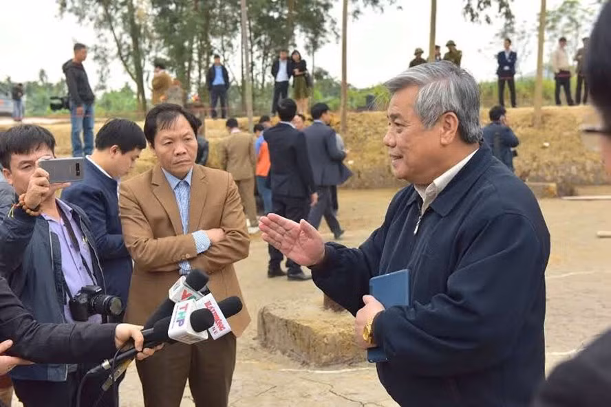 GS-TSKH Vũ Minh Giang (bên phải) đang trả lời báo chí chiều ngày 20.12. Ảnh PV