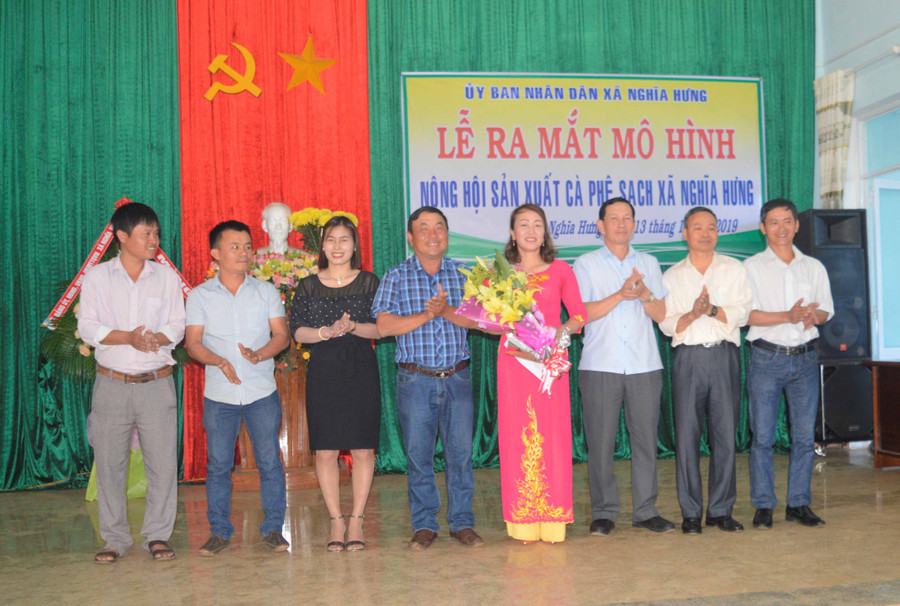 Ra mắt Ban chủ nhiệm Nông hội. Ảnh: Đinh Yến Ra mắt Ban chủ nhiệm Nông hội. Ảnh: Đinh Yến