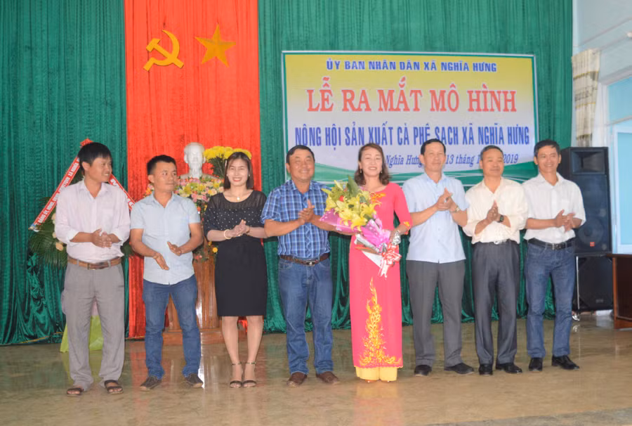 Ra mắt Ban chủ nhiệm Nông hội. Ảnh: Đinh Yến