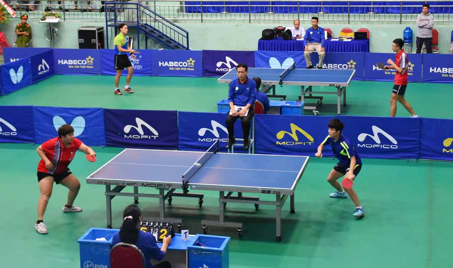  Các trận đấu diễn ra sôi nổi và hấp dẫn. Ảnh: H.P