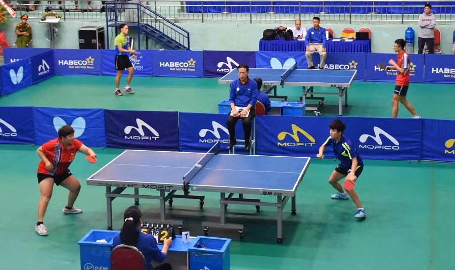  Các trận đấu diễn ra sôi nổi và hấp dẫn. Ảnh: H.P