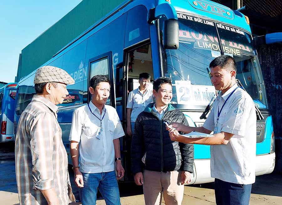 Công ty TNHH một thành viên Hồng Hải Gia Lai phục vụ hành khách tuyến Pleiku-Đà Nẵng bằng xe Limousine. Ảnh: Đức Thụy