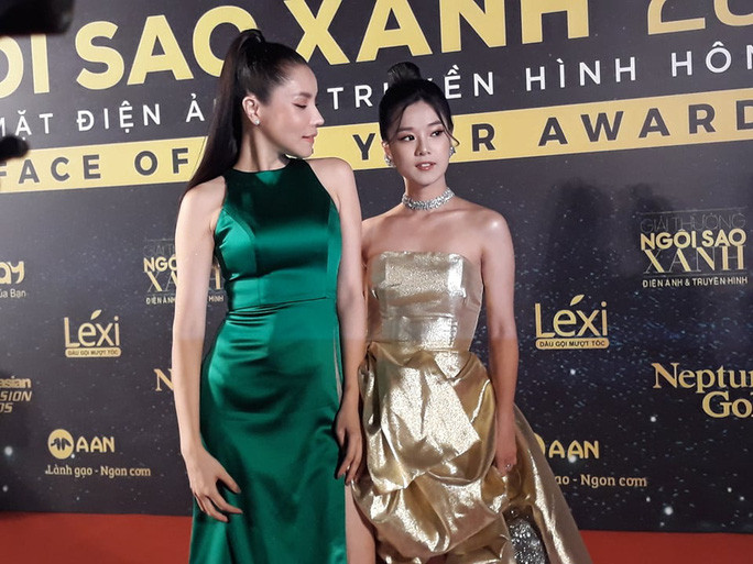 Hoàng Yến Chibi (phải) cũng có đêm thành công