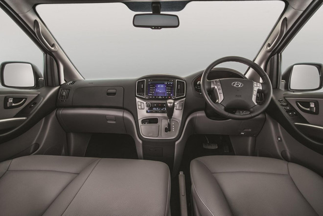 Nội thất xe rộng rãi, tiện dụng cho nhu cầu chuyên chở hành khách