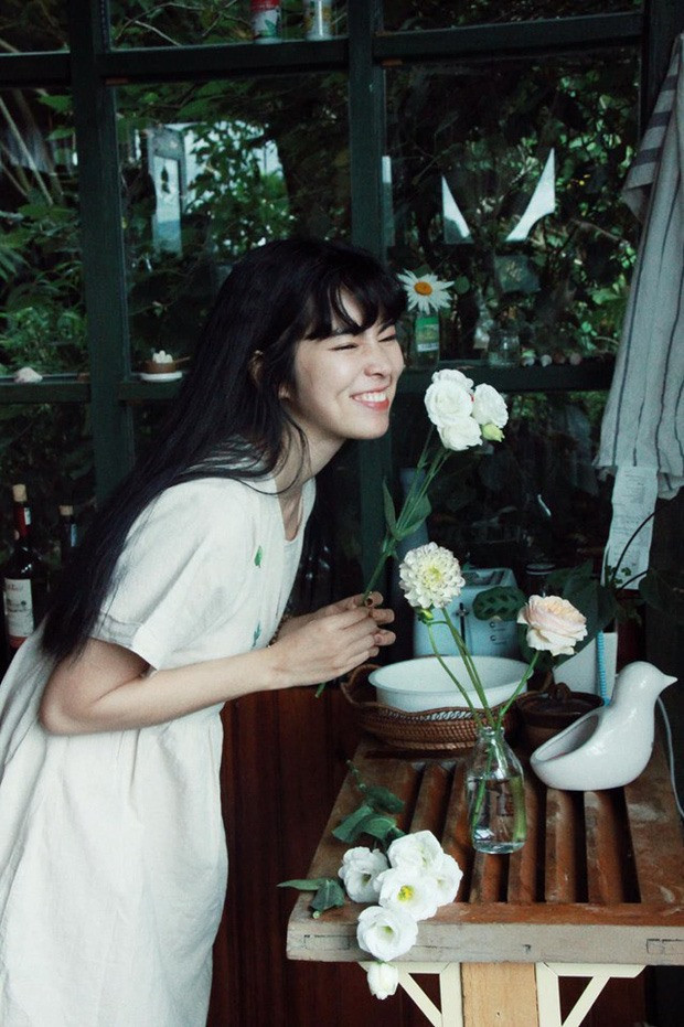  Khánh Vân cũng sở hữu vẻ ngoài ngây thơ, thuần khiết 