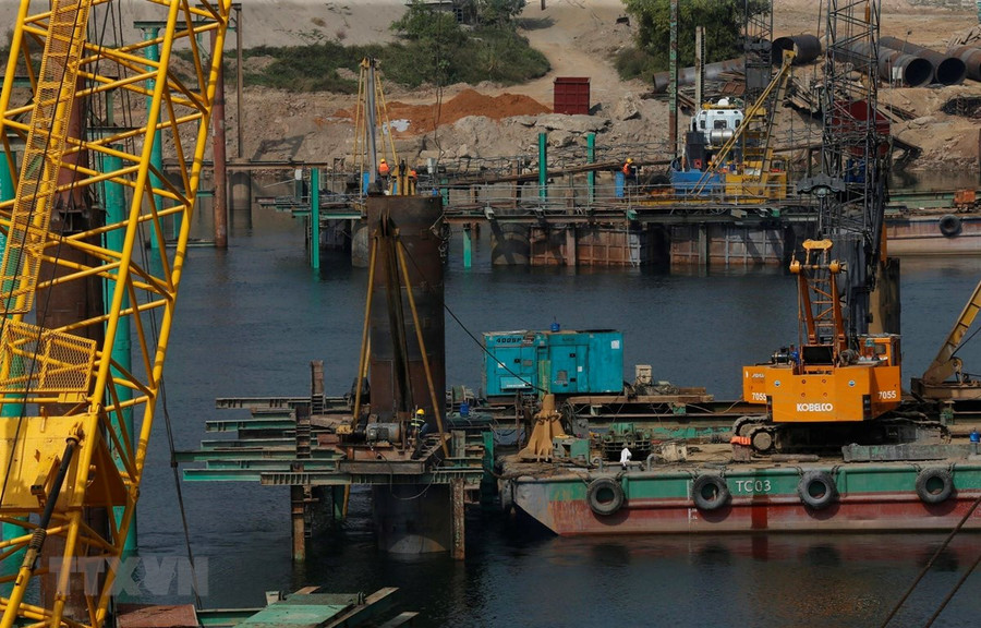 Vị trí xảy ra tai nạn lao động tại khu vực thi công cầu Hòa Bình 2. Ảnh được chụp vào 11h trưa ngày 17/12/2019. (Ảnh: Trọng Đạt/TTXVN)