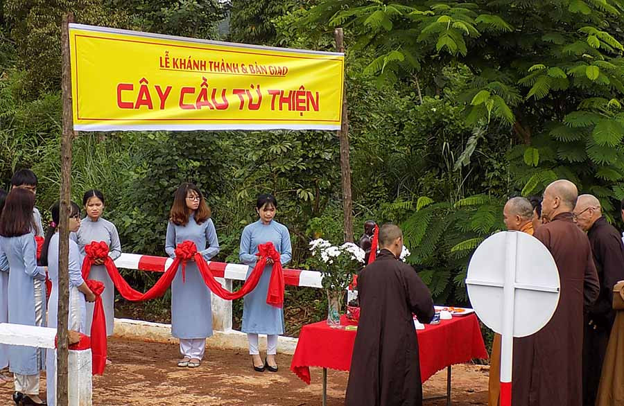 Khánh thành công trình từ thiện cầu dân sinh tại phường Chi Lăng (TP. Pleiku). Ảnh: Thanh Nhật Khánh thành công trình từ thiện cầu dân sinh tại phường Chi Lăng.