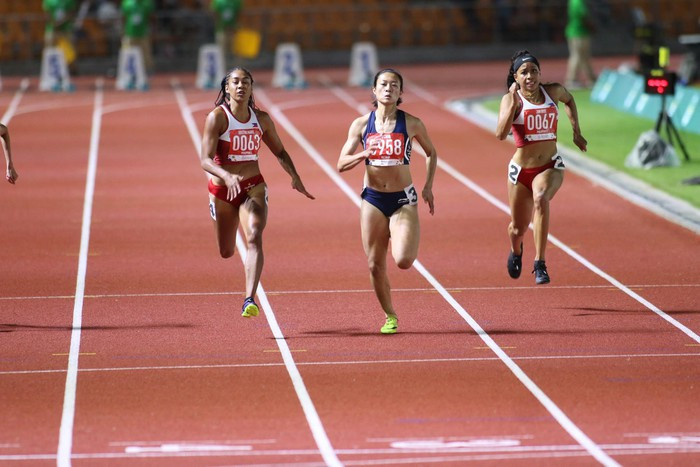 Lê Tú Chinh vô địch chạy 100m nữ. Lê Tú Chinh vô địch chạy 100m nữ.