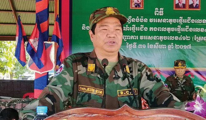  Tướng Kun Kim hiện là chủ tịch thứ nhất Ủy ban Quốc gia về Ứng phó thảm họa Campuchia - Ảnh chụp màn hình Khmer Times
