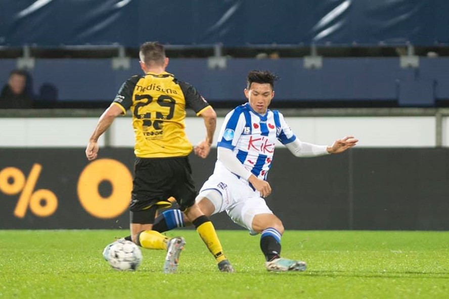 Đoàn Văn Hậu đã có màn ra mắt đội 1 Heerenveen khi được tung vào sân ở những phút cuối trận thắng trước Roda JC Kerkrade tại cúp Quốc gia Hà Lan. Đoàn Văn Hậu đã có màn ra mắt đội 1 Heerenveen khi được tung vào sân ở những phút cuối trận thắng trước Roda JC Kerkrade tại cúp Quốc gia Hà Lan.