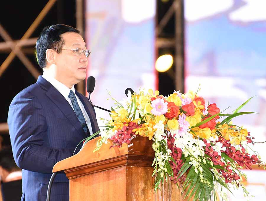 Phát biểu tại buổi lễ, Phó Thủ tướng Vương Đình Huệ nhiệt liệt chúc mừng và biểu dương những thành tích, kết quả mà Đảng bộ, chính quyền và nhân dân thành phố đã nỗ lực phấn đấu và đạt được trong những năm qua. 